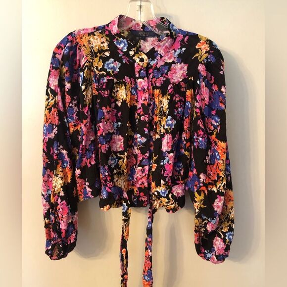 RACHEL ROY SIZE MEDIUM NWOT BLACK FLORAL CROPPED BUTTON FRONT PEASANT BOHO TOP - Picture 2 of 10